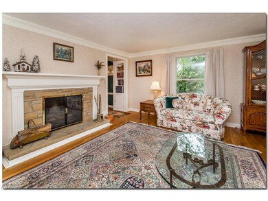 Spacious Living Room with Bay Window, Fireplace, B