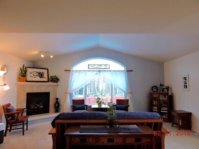 VAULTED LIVING AREA