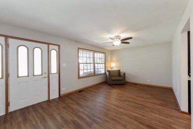 2404 Robin Ln, Rolling Meadows, IL 60008 - photo 2