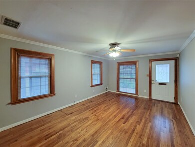 810 E 28th St, Houston, TX 77009 - photo 4