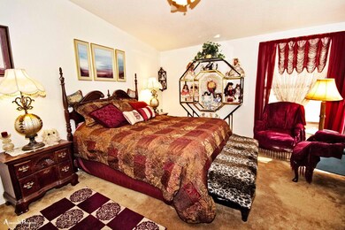 06 Master Bedroom-2