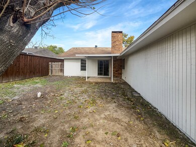 1426 Whiteoak Dr, Garland, TX 75040 - photo 6