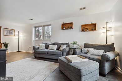 9501 Barcellona Ct, Fairfax, VA 22031 - photo 3