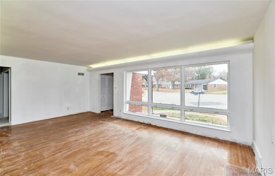 8637 Mayflower Ct, Saint Louis, MO 63132 - photo 5