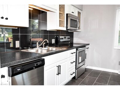Kitchen has beautiful countertops.