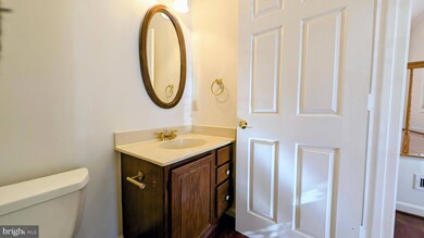 27 Drumcastle Ct, Germantown, MD 20876 - photo 4