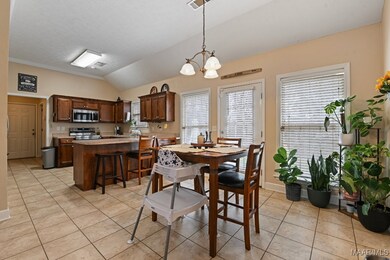 Eat in kitchen