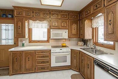 4043 40th St, Des Moines, IA 50310 - photo 4