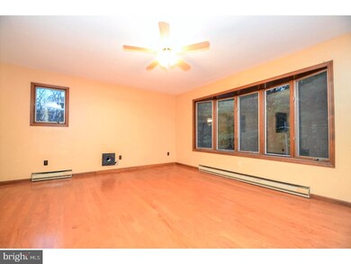 3967 Lovers Ln, Slatington, PA 18080 - photo 4