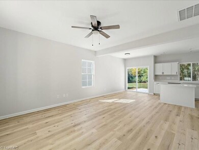 1611 Oak St, Greensboro, NC 27403 - photo 5