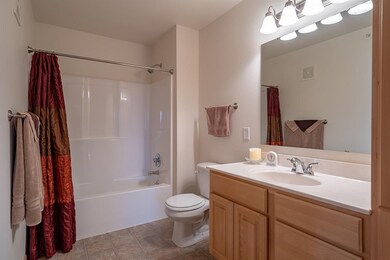 1092 Walnut Ave unit 101, Riverside, IA 52327 - photo 5
