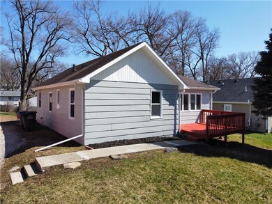 4213 SE 8th St, Des Moines, IA 50315 - photo 2