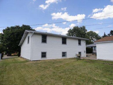 unlisted-address, Carpentersville, IL 60110 - photo 2