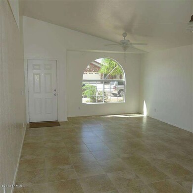 Living Room (Medium)