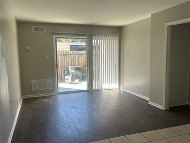 6702 Biggs Ct unit 4, Houston, TX 77061 - photo 4