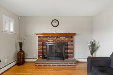 310 Sandy Ln, Warwick, RI 02889 - photo 4