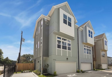 2121 B Hoskins Dr, Houston, TX 77080 - photo 2