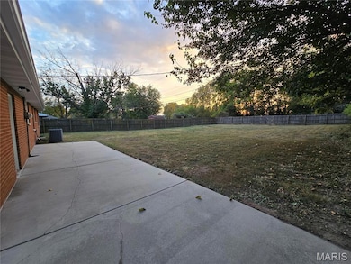 7304 Montclair Ave, Godfrey, IL 62035 - photo 5