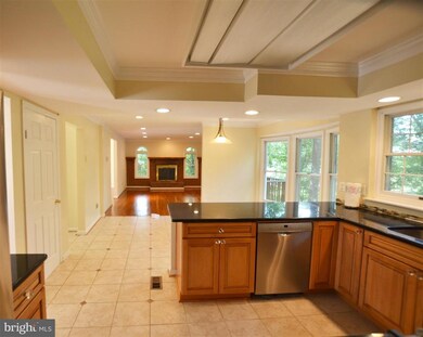 12010 Lake Newport Rd, Reston, VA 20194 - photo 2