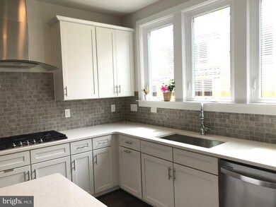 13342 Sherwood Park Ln, Herndon, VA 20171 - photo 6