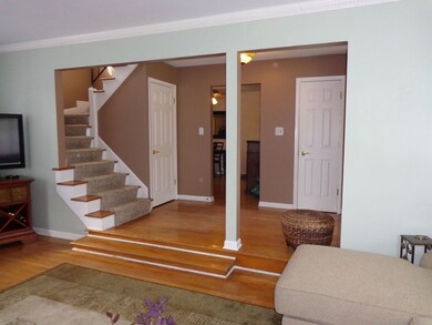 332 W Hawthorne Blvd, Mundelein, IL 60060 - photo 2