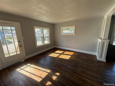 1123 Wells St, Port Huron, MI 48060 - photo 5