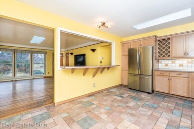 2510 Sunhill Dr, Waterford, MI 48329 - photo 7