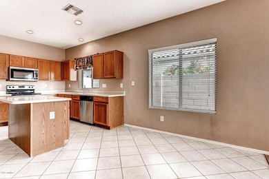 2865 E Cathy Dr Gilbert AZ-large-011-5-B