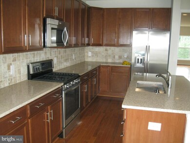 2986 Rittenhouse Cir, Fairfax, VA 22031 - photo 6