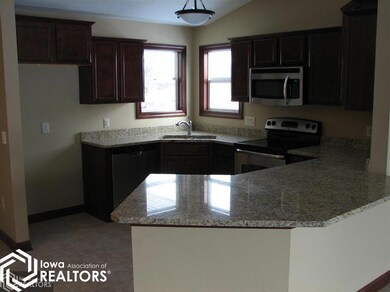 1121 W 16th St S, Newton, IA 50208 - photo 4