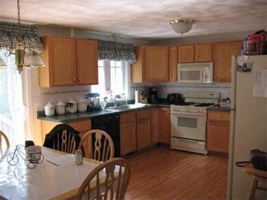 11 Fieldstone Cir, Tewksbury, MA 01876 - photo 4