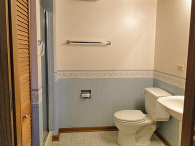 610 Chatham Cir, Algonquin, IL 60102 - photo 2