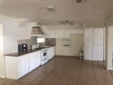 3113 N 47th Dr, Phoenix, AZ 85031 - photo 5