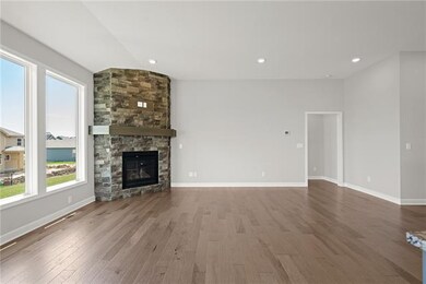 4401 SW Alabaster Cir, Lee's Summit, MO 64082 - photo 7