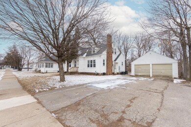 1009 W 20th St, Cedar Falls, IA 50613 - photo 2
