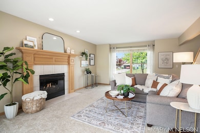 Cozy living room w/ gas fireplace