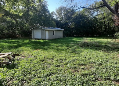 1385 W Swan St, Stephenville, TX 76401 - photo 4