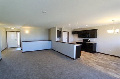 1435 Hummingbird Cir, Waterloo, IA 50702 - photo 4