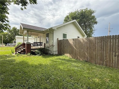 410 E Elm St, Orrick, MO 64077 - photo 3