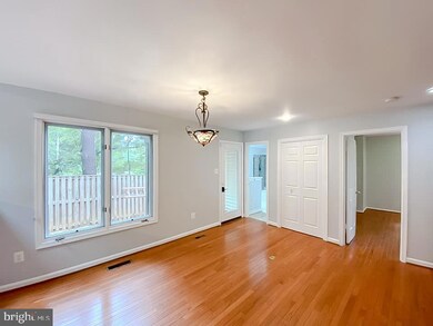 10056 Beacon Pond Ln, Burke, VA 22015 - photo 6