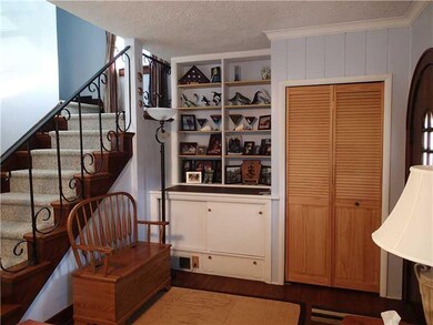 Entry/Foyer. Inviting entry with built ins and nic