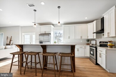 243 Alden Ave, Morrisville, PA 19067 - photo 4