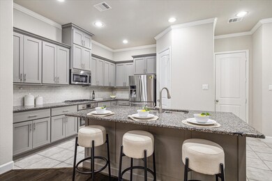 Floor plan is great for hosting.