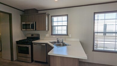 46000 Geddes Rd unit 194, Canton, MI 48188 - photo 2