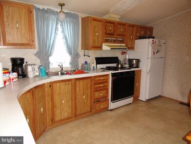 329 Ashford Ln, Hereford, PA 18056 - photo 3