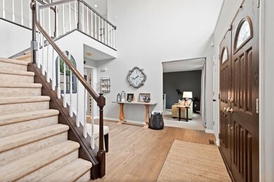 Foyer w/lead to Family Rm...