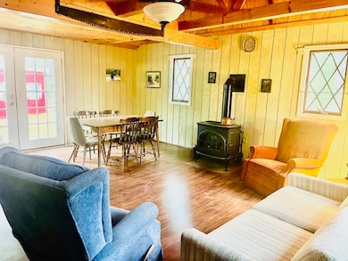 87 Gore Road Dining & Living Room
