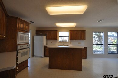 901 Derrick Ct, Tyler, TX 75703 - photo 4