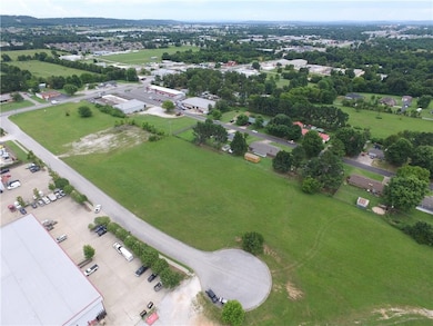 100 Bulldog Ave, Springdale, AR 72764 - photo 2