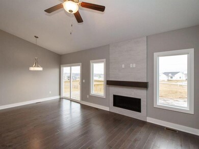 9832 Dunmore Cir, Johnston, IA 50131 - photo 5